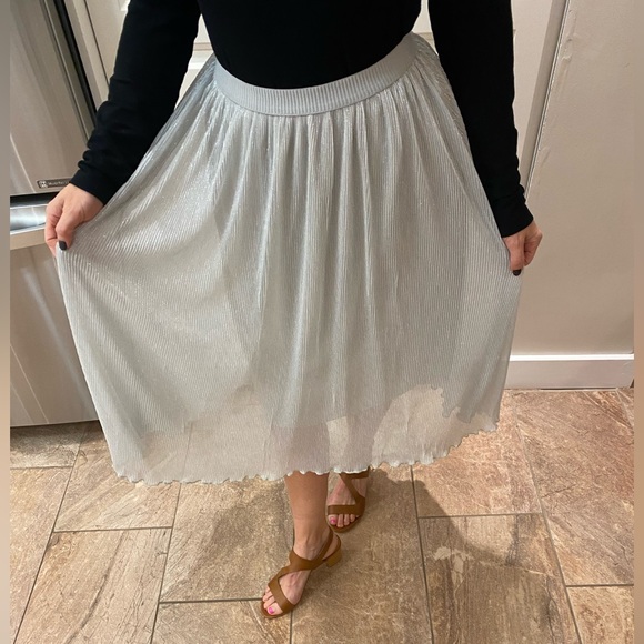 Black Tape sheer silver porcelain midi skirt. Size XS - Picture 2 of 7